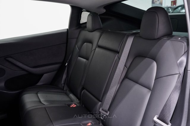 TESLA Model Y usata, con Luci diurne LED