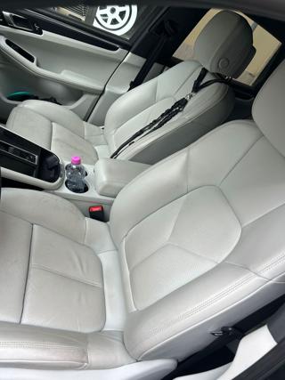 PORSCHE Macan usata, con Leve al volante