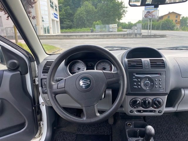 SUZUKI Ignis usata, con Autoradio