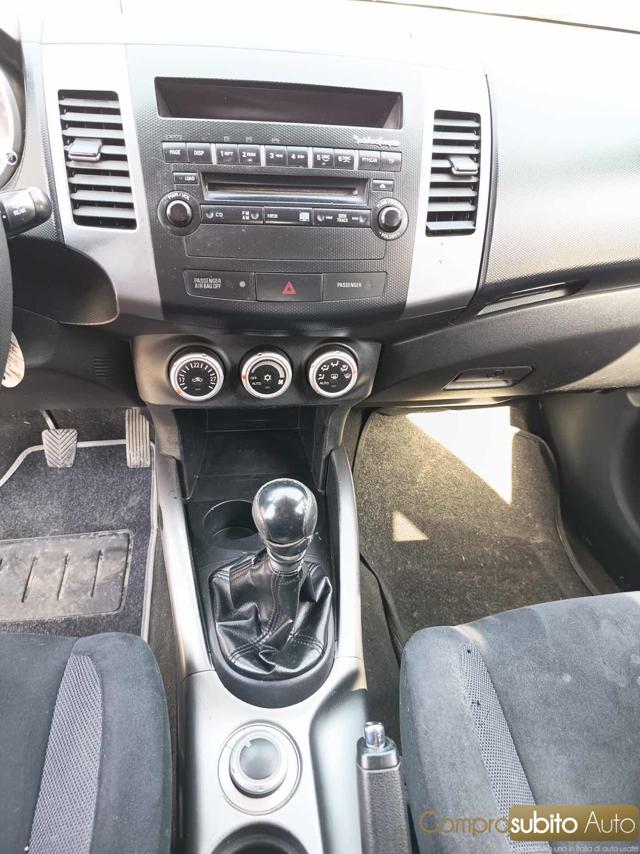 MITSUBISHI Outlander usata, con Sedile posteriore sdoppiato