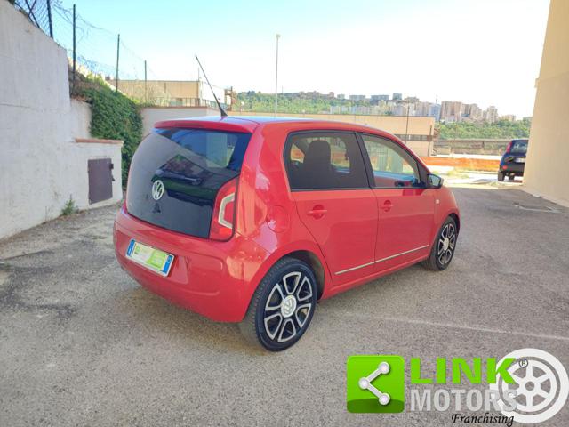 VOLKSWAGEN up! usata, con Autoradio