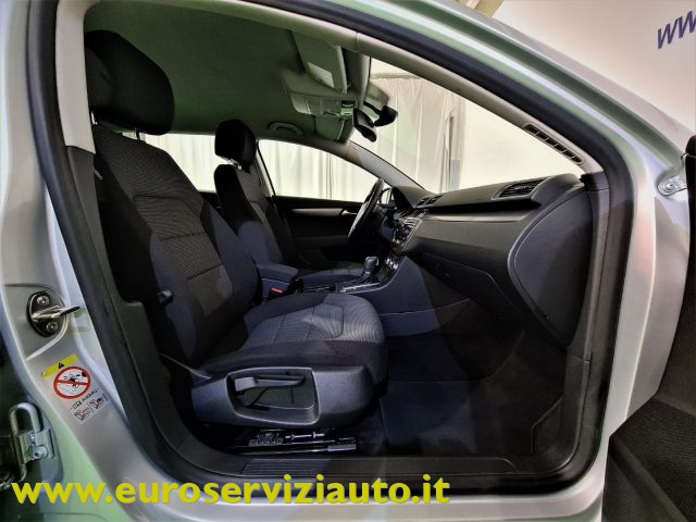 VOLKSWAGEN Passat usata 21