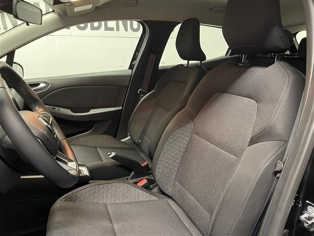RENAULT Clio usata, con Hill holder