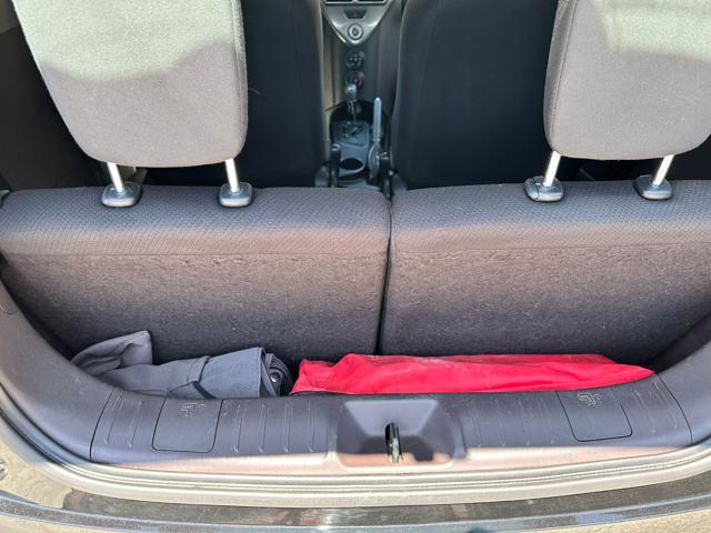 TOYOTA iQ usata, con Sedile posteriore sdoppiato