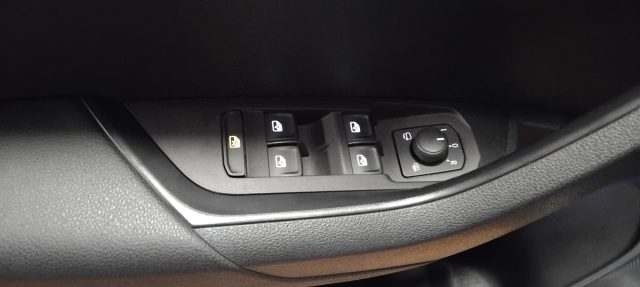 SKODA Karoq usata, con Bluetooth