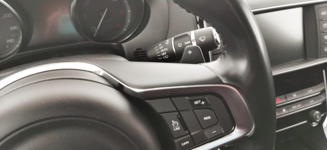 JAGUAR XE usata, con Airbag testa
