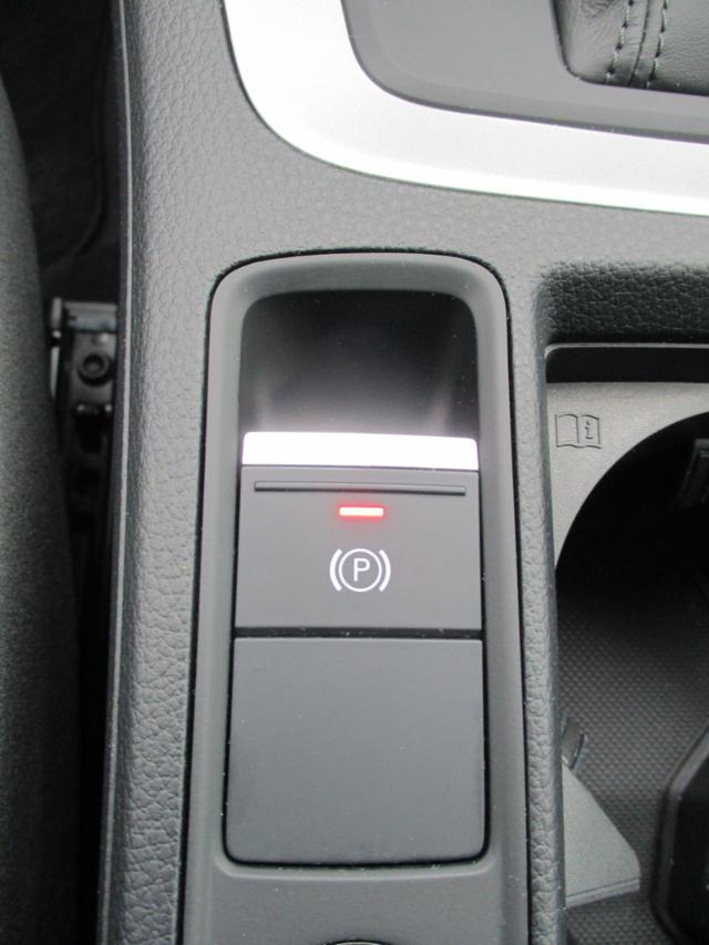 AUDI Q3 usata, con Sistema di parcheggio automatico