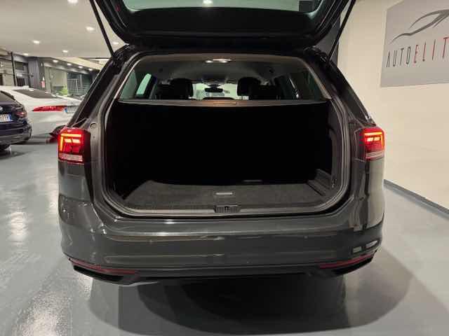 VOLKSWAGEN Passat Variant usata, con USB