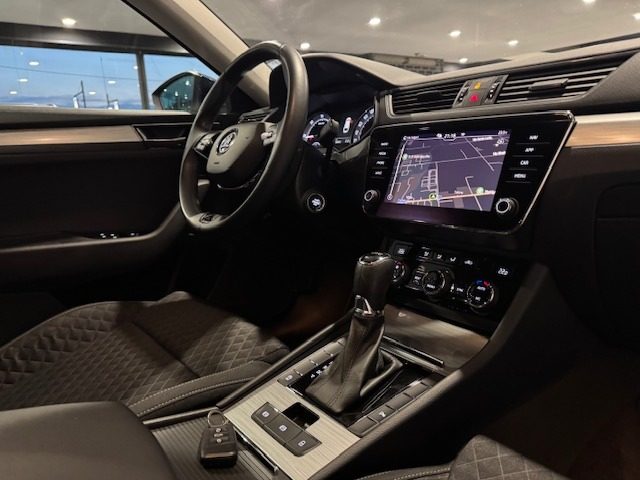 SKODA Superb usata, con Cronologia tagliandi