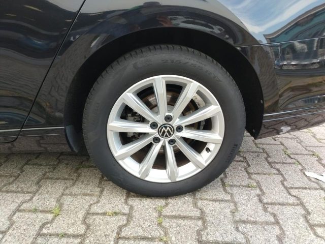 VOLKSWAGEN Passat Variant usata, con Airbag