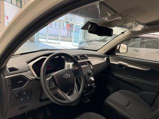 MAHINDRA KUV100 usata, con Autoradio