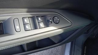 PEUGEOT 3008 usata, con Sedile posteriore sdoppiato