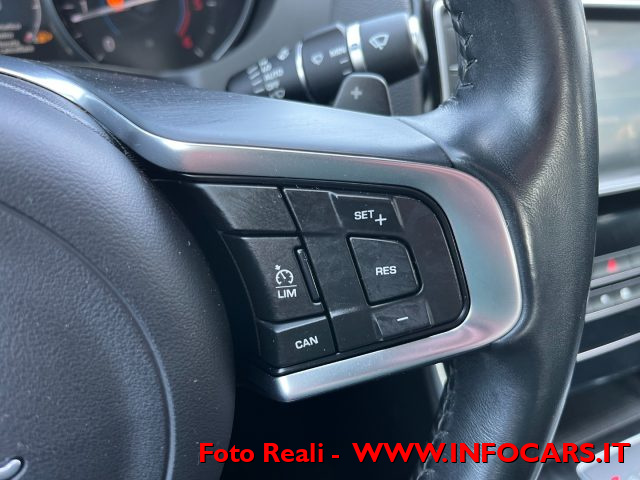JAGUAR XE usata, con Leve al volante