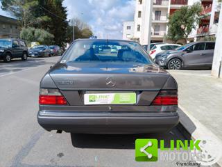 MERCEDES-BENZ E 200 usata, con Servosterzo