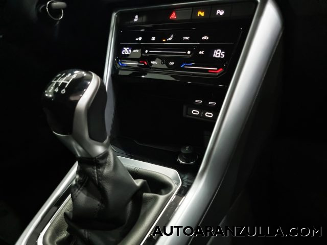 VOLKSWAGEN T-Roc usata, con USB