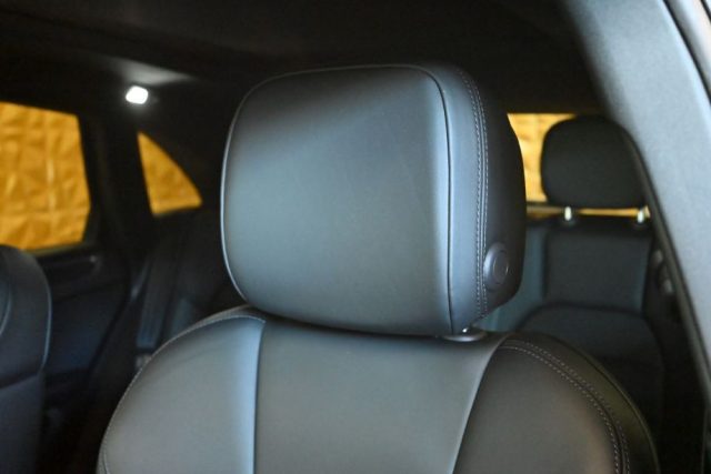 PORSCHE Macan usata 240