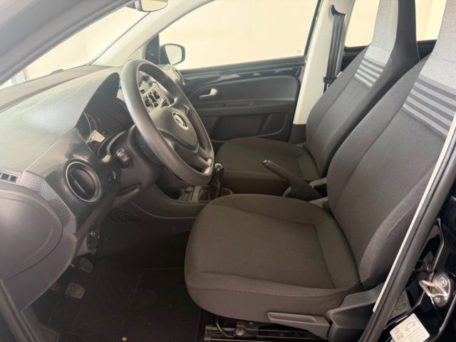 VOLKSWAGEN up! usata, con Autoradio digitale