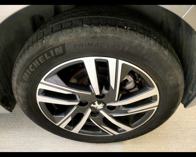 PEUGEOT 208 usata, con Sensori di parcheggio posteriori
