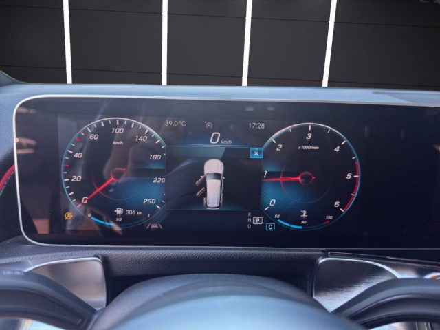 MERCEDES-BENZ GLB 200 usata, con Controllo trazione