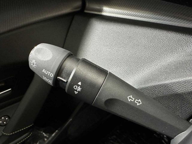 PEUGEOT 308 usata, con Telecamera per parcheggio assistito