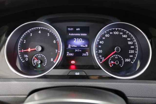 VOLKSWAGEN Golf usata, con USB