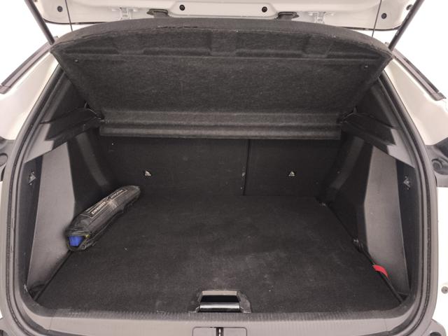 PEUGEOT 2008 usata, con Volante multifunzione