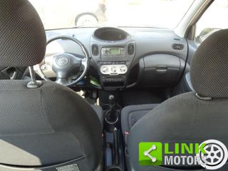 TOYOTA Yaris usata 28