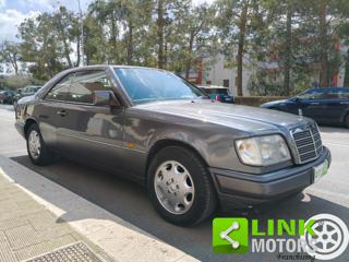 MERCEDES-BENZ E 200 usata, con Chiusura centralizzata