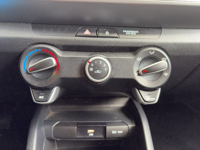 KIA Stonic usata, con Autoradio digitale