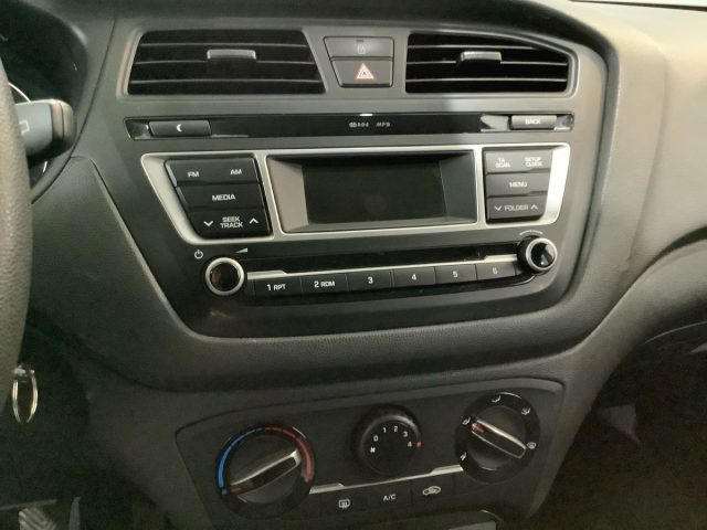 HYUNDAI i20 usata, con Sedile posteriore sdoppiato