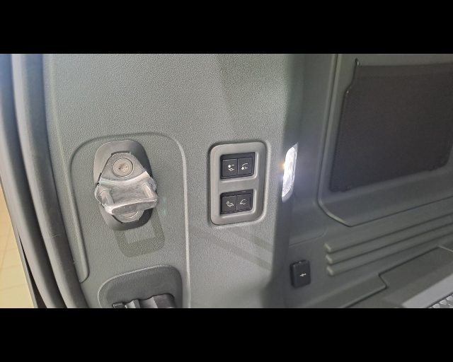 LAND ROVER Defender usata, con Assistente abbaglianti