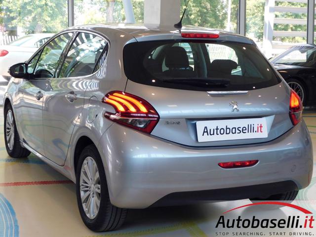 PEUGEOT 208 usata, con Volante in pelle