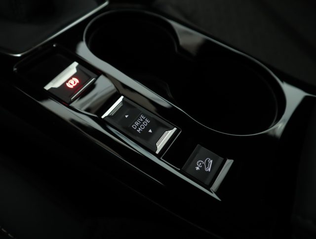 PEUGEOT 2008 usata, con Sensori di parcheggio posteriori