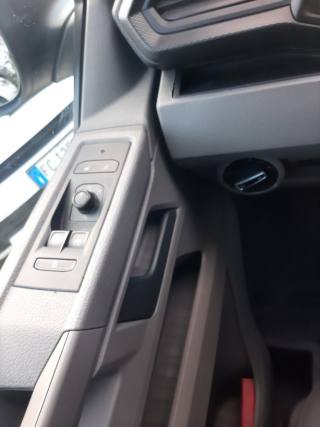 VOLKSWAGEN Transporter usata, con Isofix
