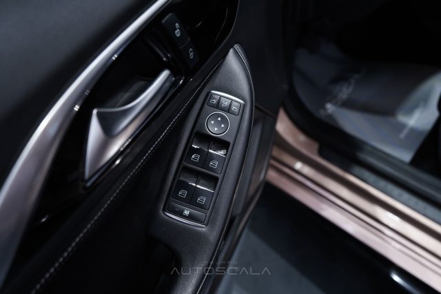 INFINITI Q30 usata, con Climatizzatore
