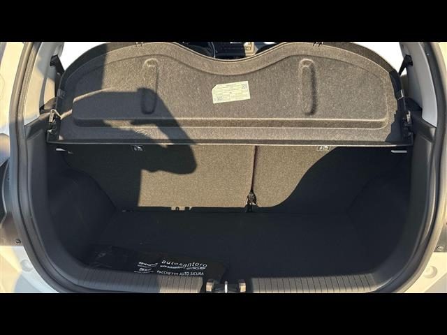 HYUNDAI i10 usata 13