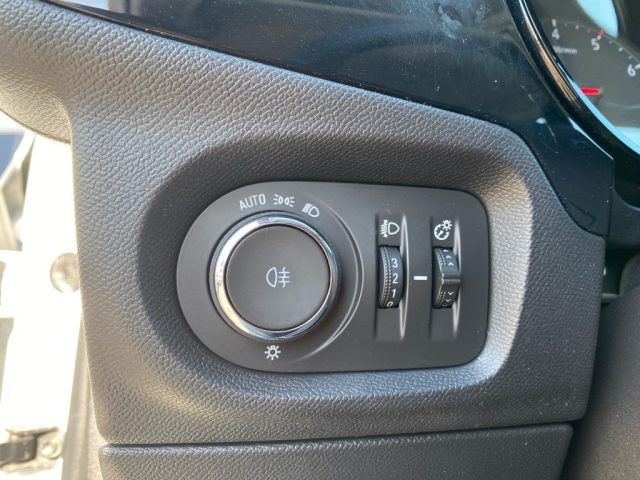 OPEL Corsa usata, con Touch screen