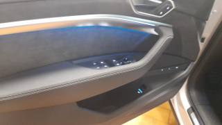 AUDI e-tron usata, con Sensori di parcheggio posteriori