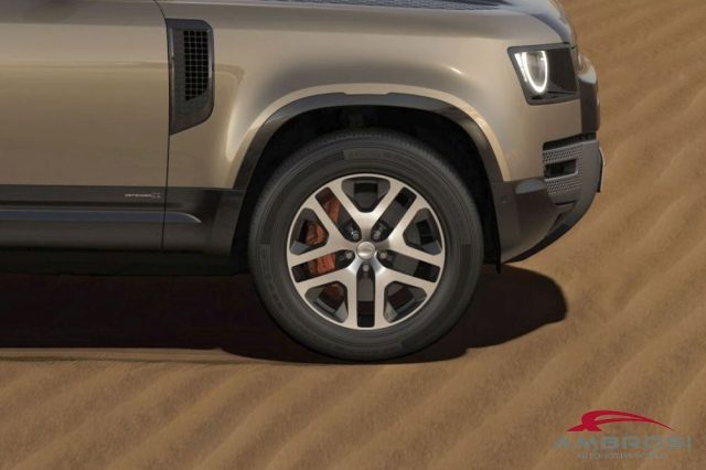 LAND ROVER Defender usata 5