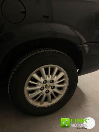 CHRYSLER Voyager usata, con Airbag laterali