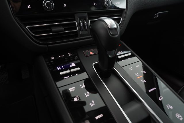 PORSCHE Macan usata 18