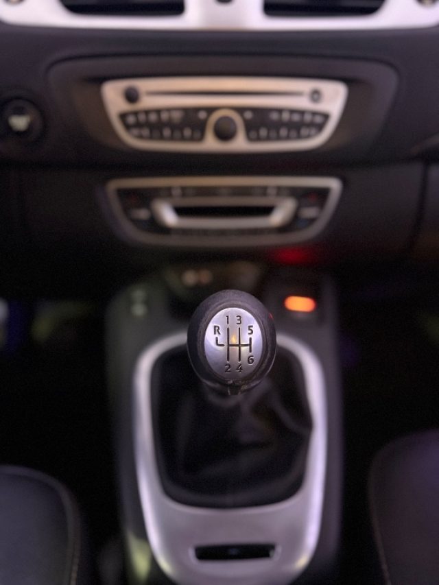 RENAULT Scenic usata 15