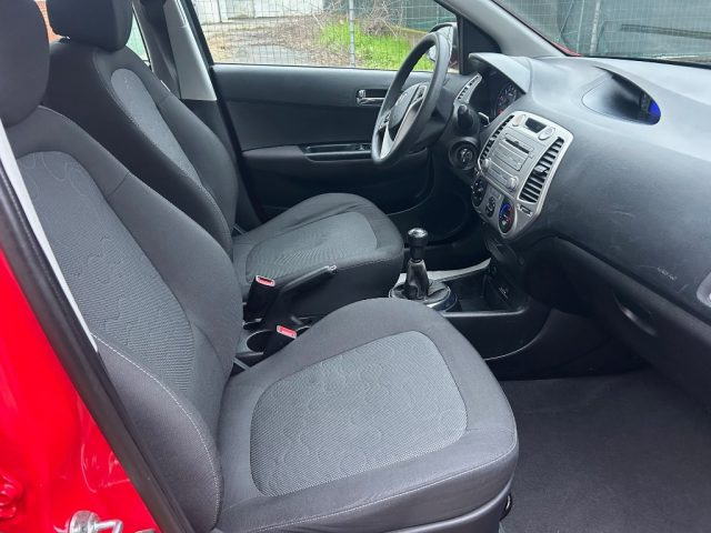 HYUNDAI i20 usata 12