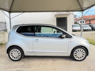 VOLKSWAGEN up! usata, con Autoradio