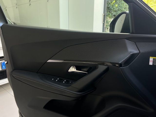 PEUGEOT 2008 usata, con Volante multifunzione