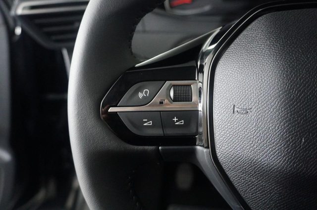 PEUGEOT 208 usata, con Sedile posteriore sdoppiato