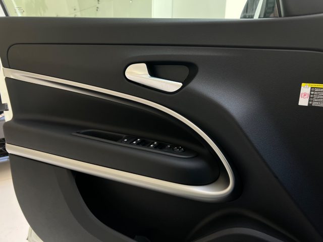 JEEP Avenger usata, con USB