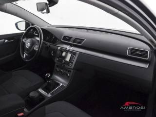 VOLKSWAGEN Passat usata 11