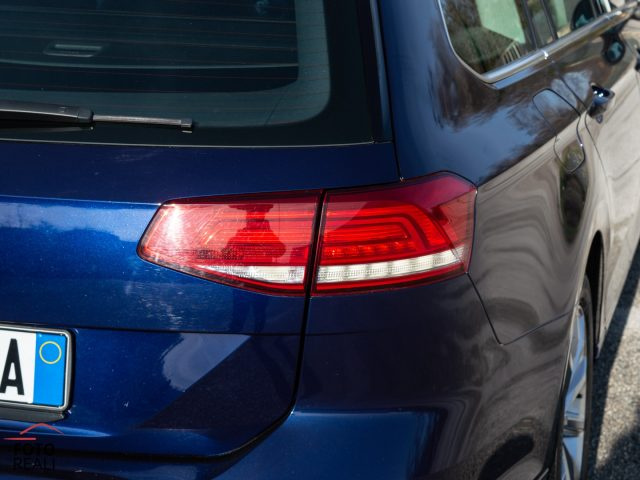 VOLKSWAGEN Passat Variant usata, con Specchietti laterali elettrici