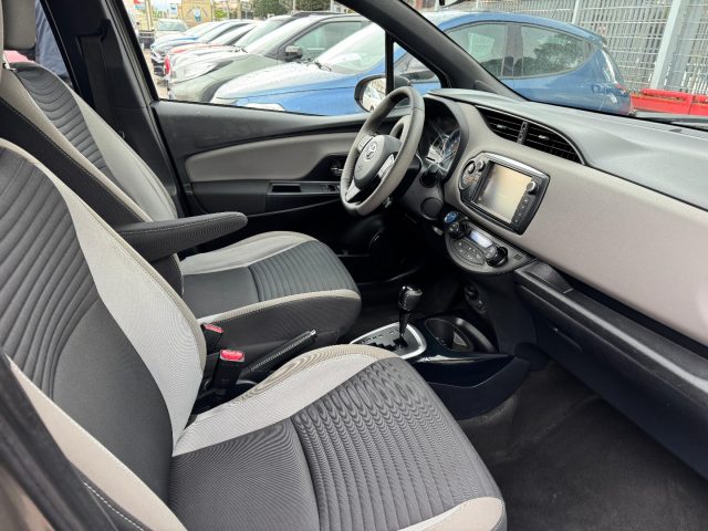 TOYOTA Yaris usata, con Autoradio